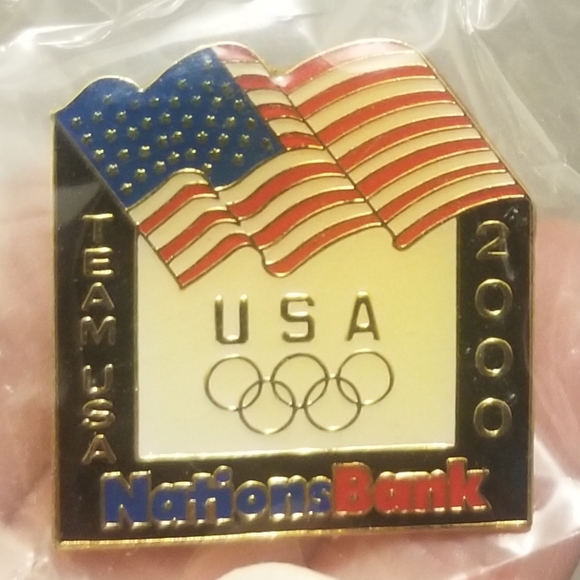 Vintage Jewelry - NWOT Team USA 2000 Olympic pin, beautifully enameled
